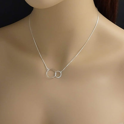 Mother Daughter Necklace, 925 Sterling Silver Interlocking Circles Necklace, Mothers Day Gift, Mom Birthday Gift, Mom Thank You Gift Wedding, Mother of the Bride Gift from Daughter