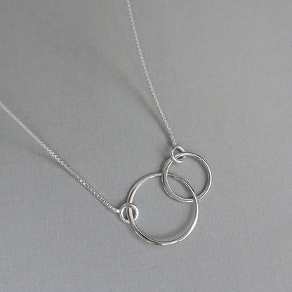 Mother Daughter Necklace, 925 Sterling Silver Interlocking Circles Necklace, Mothers Day Gift, Mom Birthday Gift, Mom Thank You Gift Wedding, Mother of the Bride Gift from Daughter