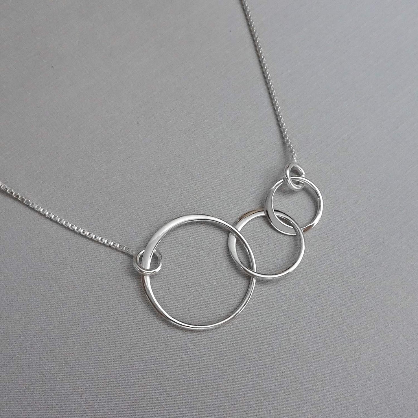 Generations Necklace, Sterling Silver Three Interlocking Circles Necklace, Mothers Day Gift for Grandmother, Birthday Gift Necklace for Grandma