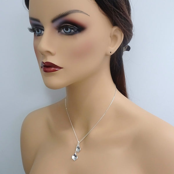 calla lily and pearl lariat necklace on a model mannequin