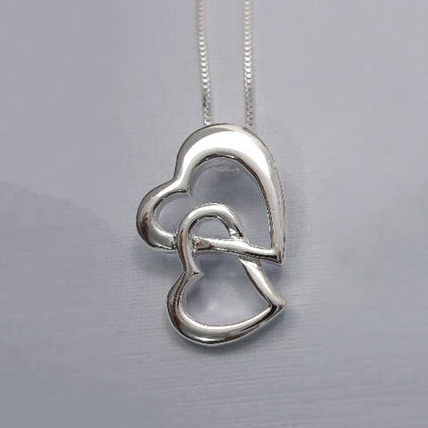 mother and daughter heart necklace