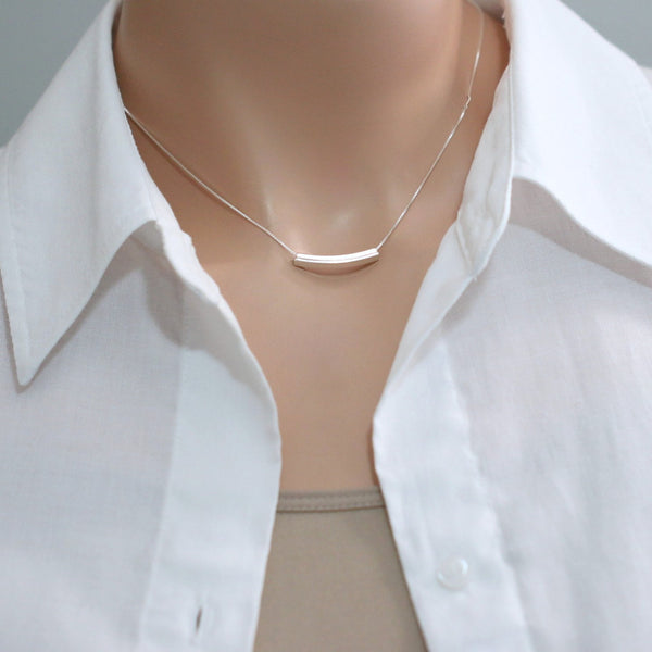 tube bar necklace on a model mannequin
